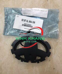 753120K020 - ĐẾ BẮT BIỂU TƯỢNG CA LĂNG TOYOTA INNOVA 2011