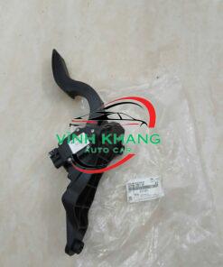 BÀN ĐẠP CHÂN GA XE HYUNDAI SANTAFE 2006-2012 | 327002B110