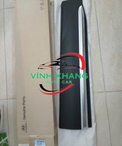 NẸP THÀNH CÁNH CỬA XE HYUNDAI SANTAFE 2021-2025 | 87721S1200SCR