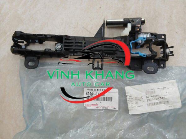 XƯƠNG BẮT TAY MỞ CỬA XE TOYOTA VIOS 2013-2021 | 692010K040 XƯƠNG BẮT TAY MỞ CỬA XE TOYOTA VIOS 2013-2021 | 692010K040